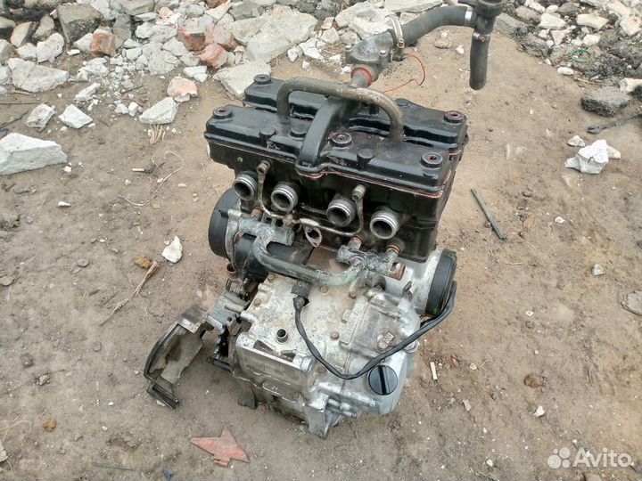 Мотор с Кавасаки GPZ 400 R