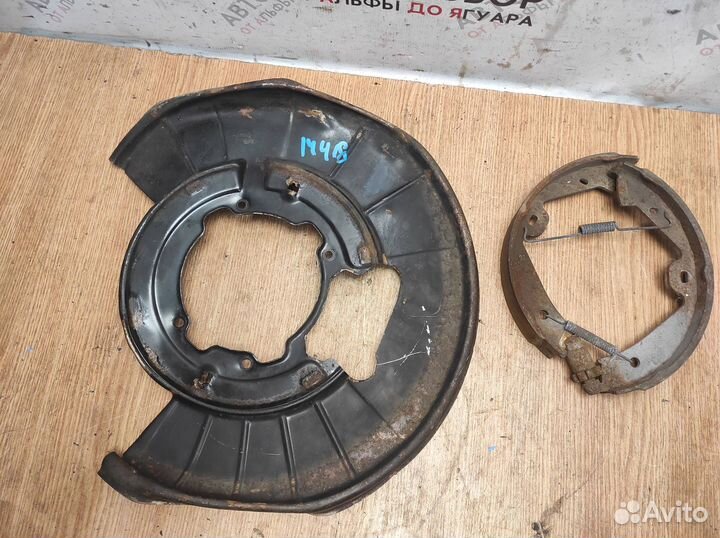 Щит опорный задний правый VW Touareg 2010-2018