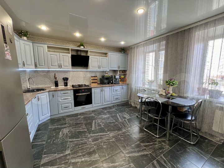 3-к. квартира, 93,2 м², 2/10 эт.