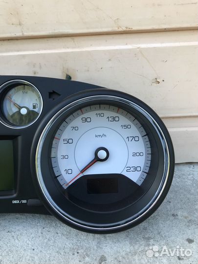 Щиток приборов Peugeot 308 610336