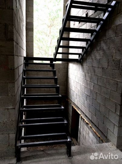 Лестница на металлокаркасе дизайн 4380