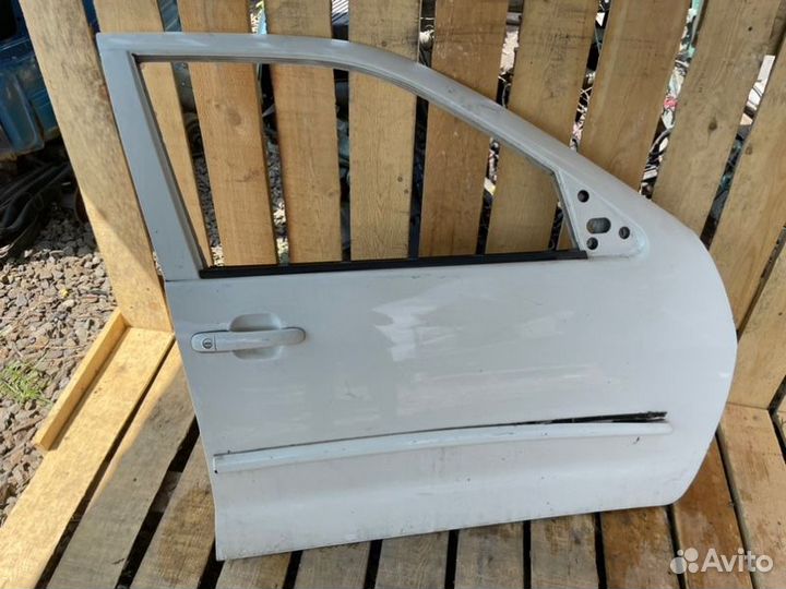 Дверь передняя правая Volkswagen Polo Classic 1997