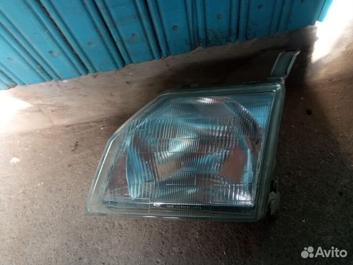 Фара левая перед. На daihatsu pyzar