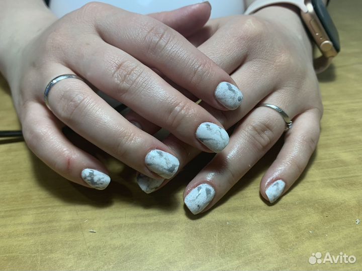 Модель на маникюр