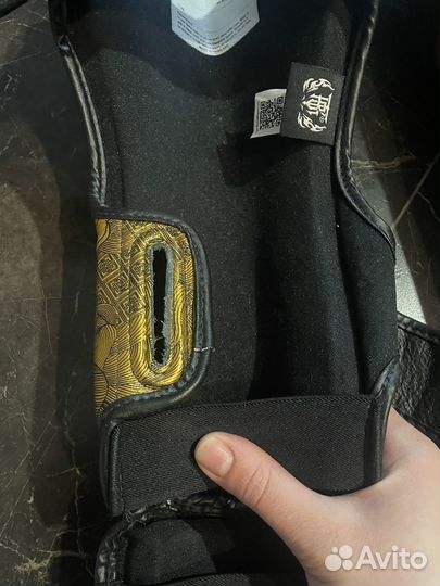 Щитки и боксерские перчатки top king