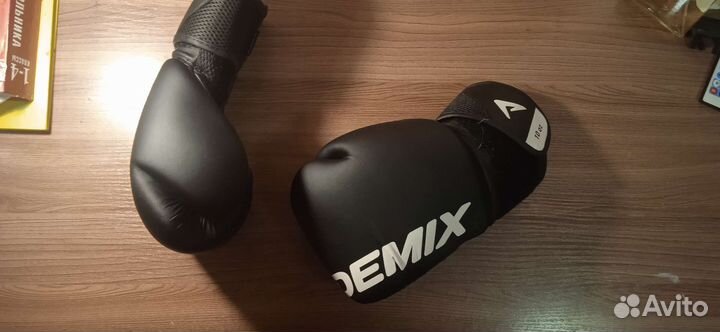 Боксерские перчатки Demix