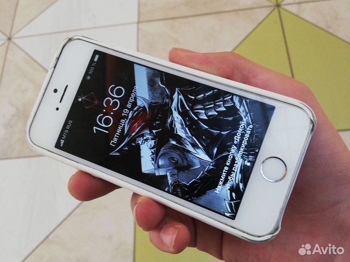 iPhone SE, 32 ГБ