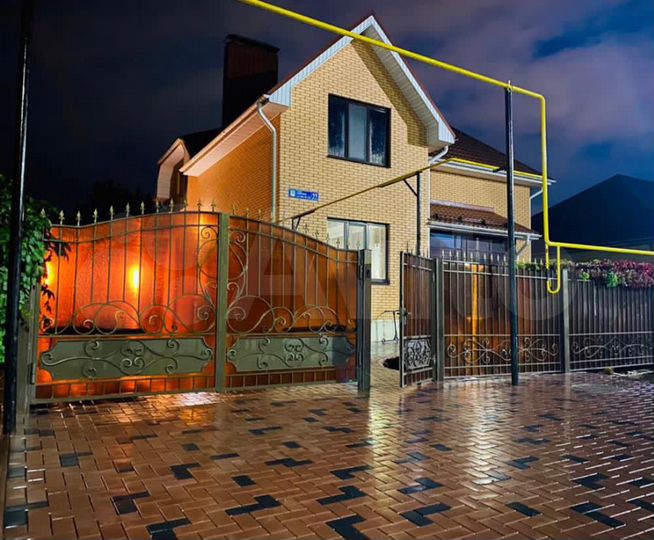 Коттедж 199 м² на участке 8 сот.