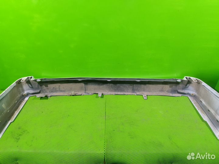 Бампер задний Toyota Hiace H300