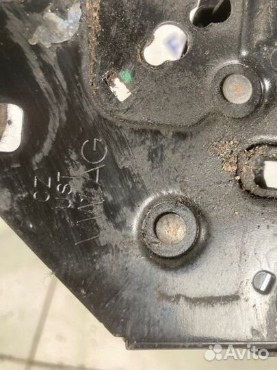 Замок капота Audi A4 B7 2006