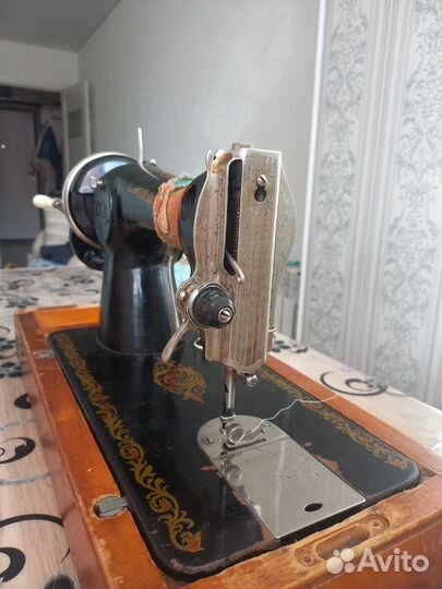 Ручная швейная машинка