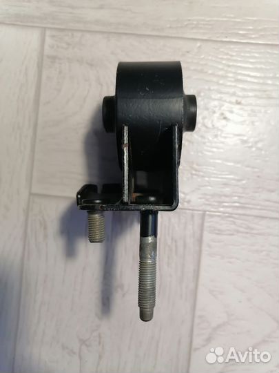 Подушка/опора двигателя задняя Toyota RAV4
