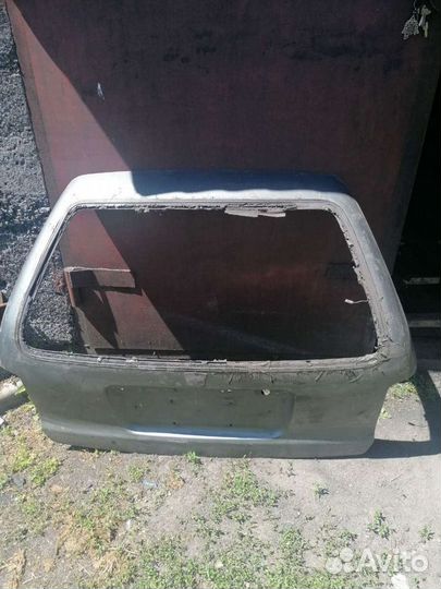 Дверь багажника