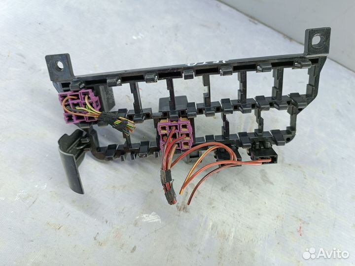 Блок реле Volkswagen Jetta