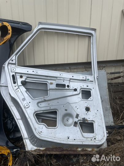 Задний левый дверь приора