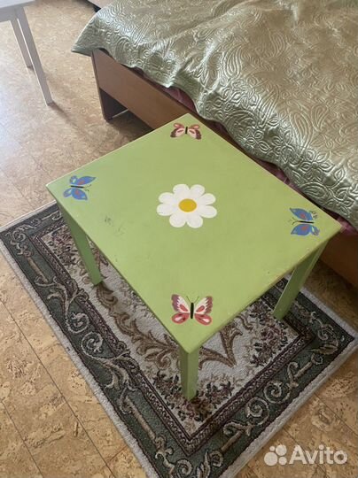 Столик и стулья в детскую икея