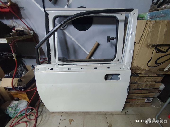 Двери Honda mobilio