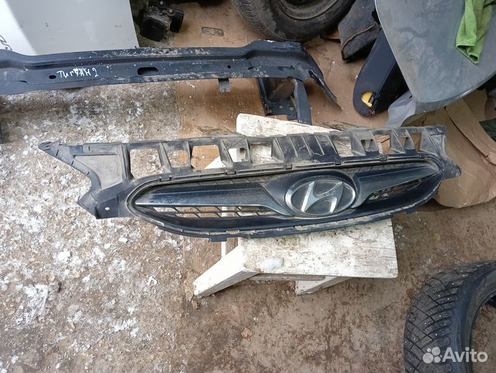 Решётка радиатора Hyundai Solaris 1