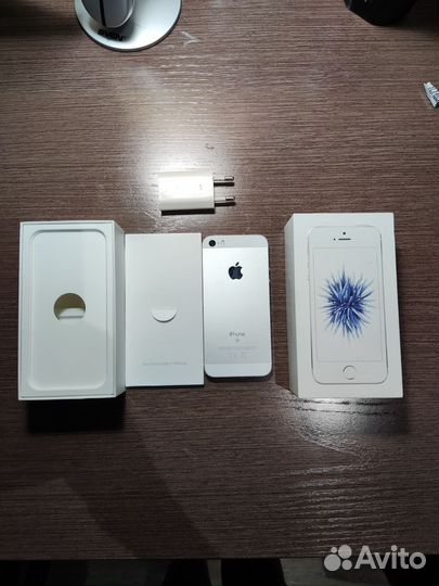 iPhone SE, 32 ГБ
