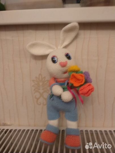 Амигуруми игрушка Зайчик с букетом