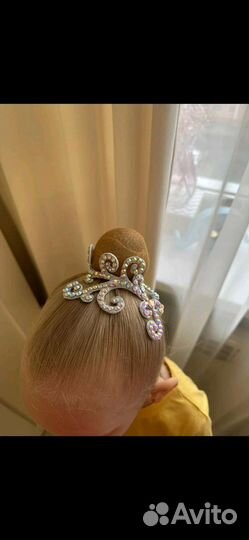 Короны и украшения на пучки для гимнастов