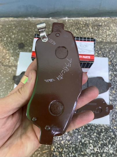 Колодки тормозные передние Toyota Avensis T250