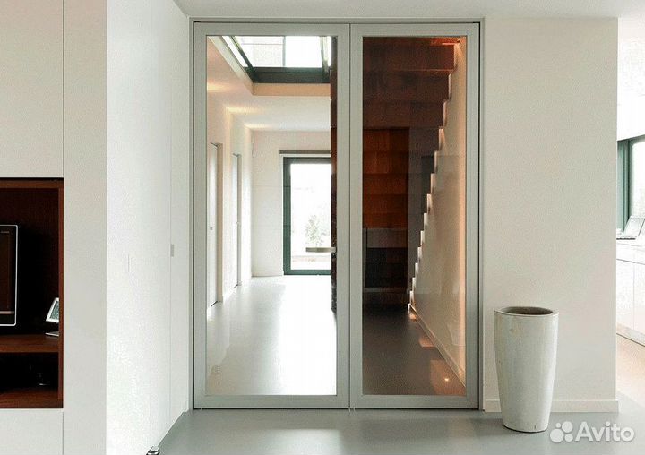 Стеклянная дверь на заказ