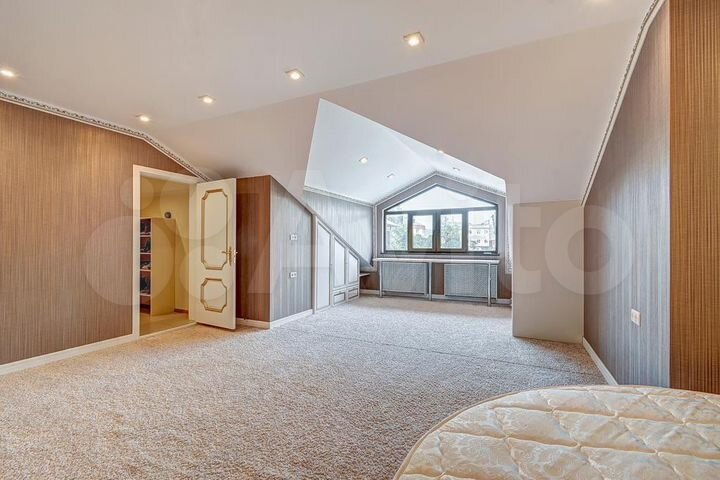 4-к. квартира, 200 м², 10/10 эт.