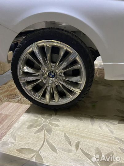 Детская машина на аккумуляторе с пультом