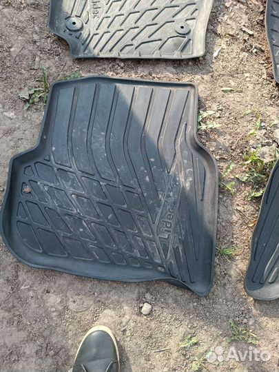Резиновые коврики на volkswagen polo2019