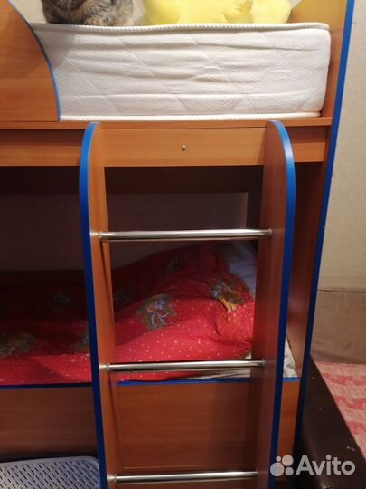 Кровать двухъярусная