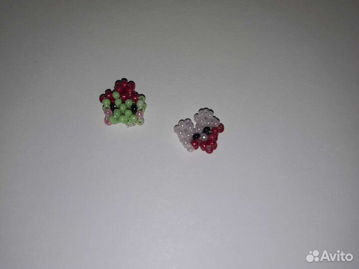 Лягушка в новогодней шапочке и Кисси Мисси