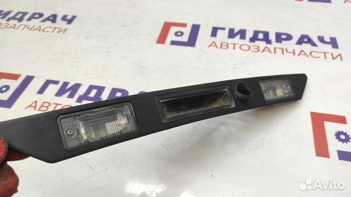 Накладка крышки багажника Audi A4 8E0827574C. В сборе