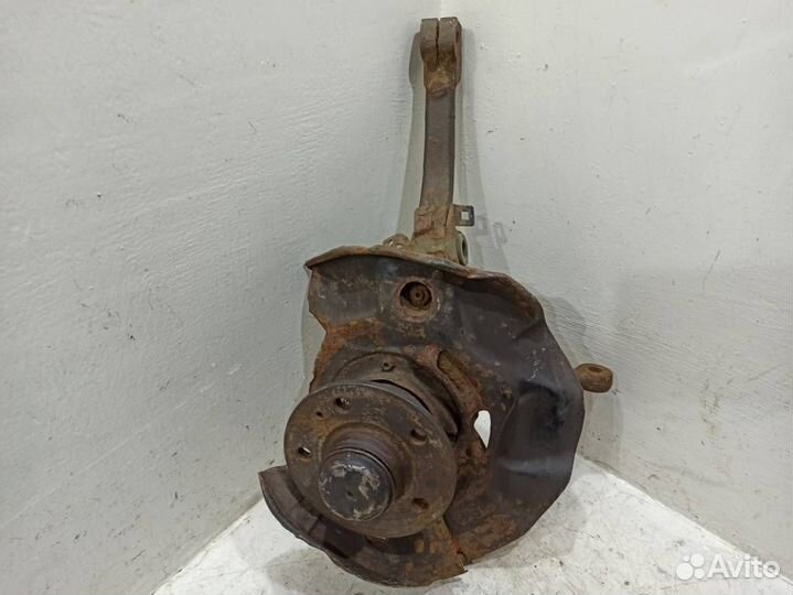 Кулак передний левый