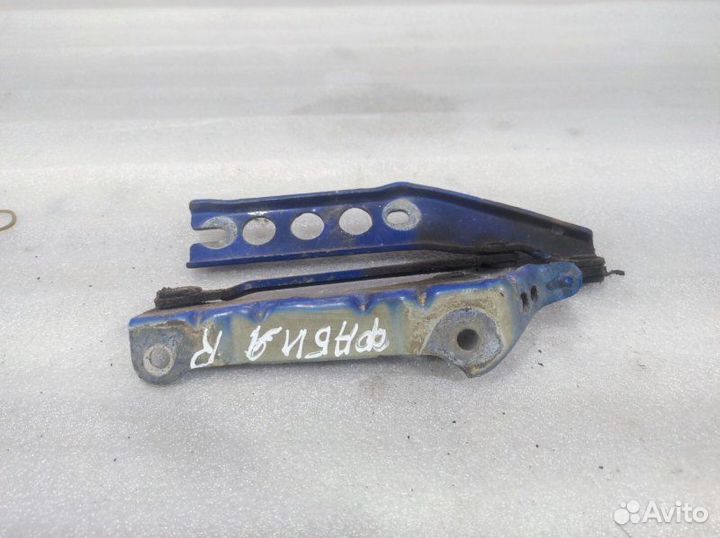 Петля капота правая Skoda Fabia 2007-2015