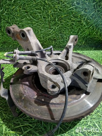 Кулак передний правый Рено Логан 2 1.6л 2016г