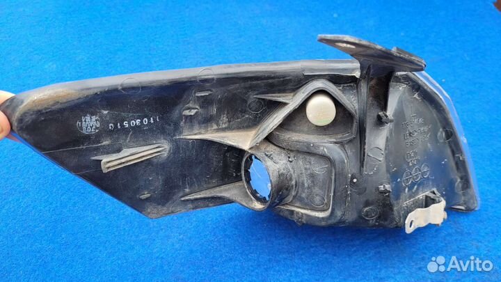 Поворотник левый Toyota Camry Gracia