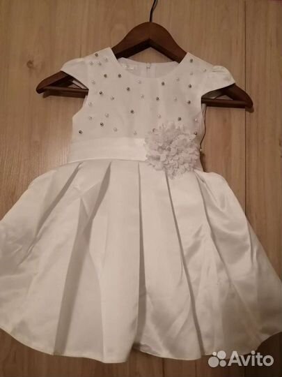 Белое платье для девочки 104