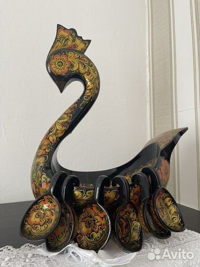 Хохломская роспись. Статуэтка ковш Лебедь