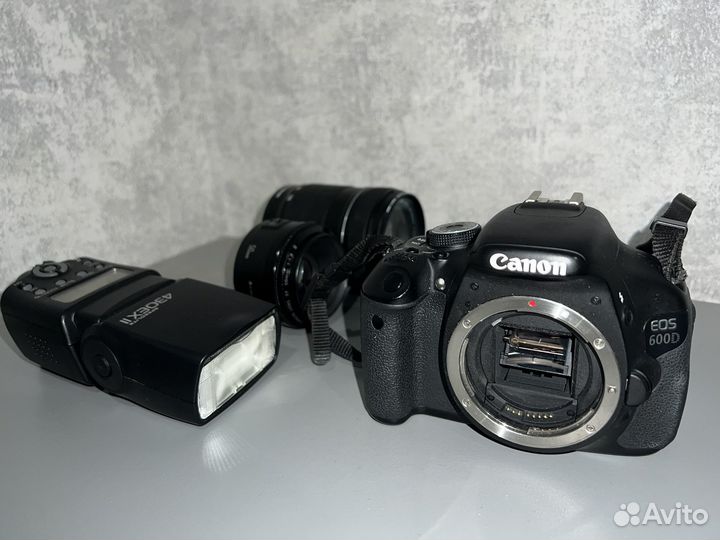 Зеркальный фотоаппарат Canon EOS 600D