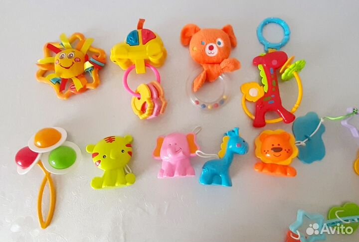 Игрушки, растяжки, погремушки, кубики