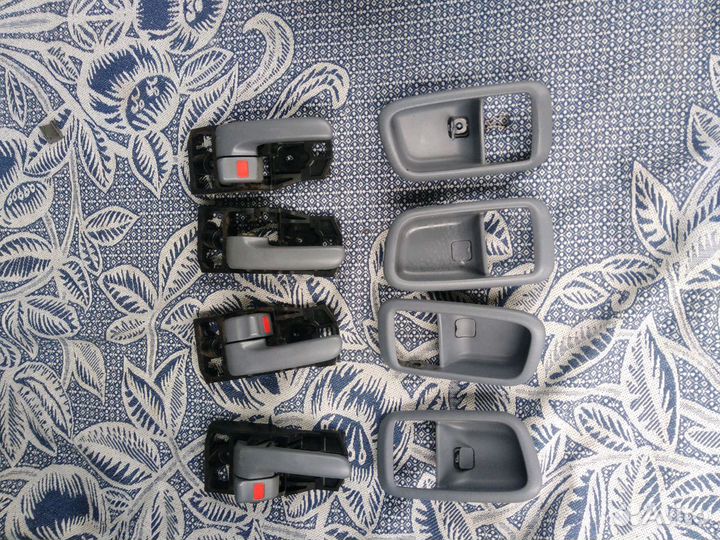 Консоль магнитолы,часы Toyota Nadia,ручки, накладк