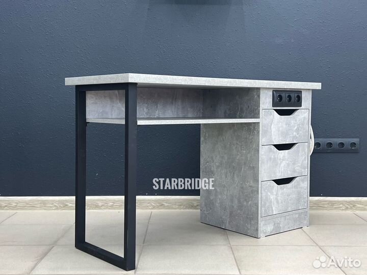 Маникюрный стол