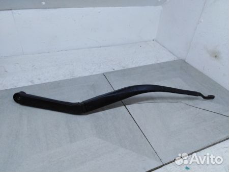 Поводок стеклоочистителя передний