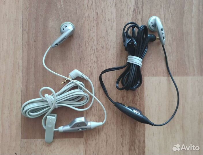 Наушник с микрофоном и кнопкой ответа