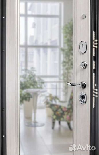 Дверь входная металлическая Porta с зеркалом