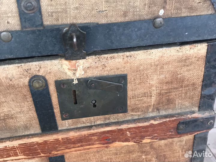 Сундук старинный