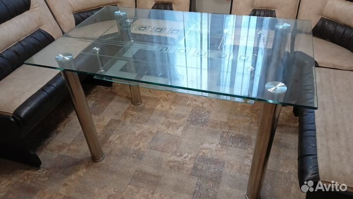 Кухонный стеклянный стол