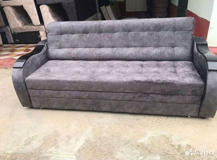 Прямой диван в наличии