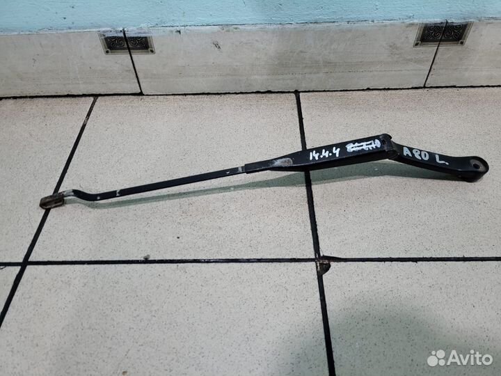 Поводок дворника левый Audi 80